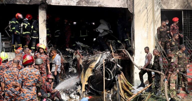 بنجلاديش.. تحطم طائرة عسكرية واصطدامها بمجمع تعليمي إغلاق مطار لندن ساوثيند وإلغاء جميع الرحلات بعد تحطم طائرة صغيرة