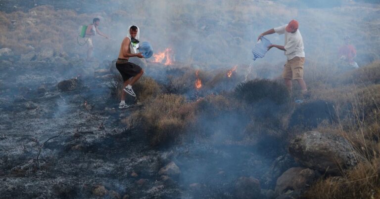 اليونان تنشر عدداً قياسياً من رجال الإطفاء تحسباً لحرائق الغابات