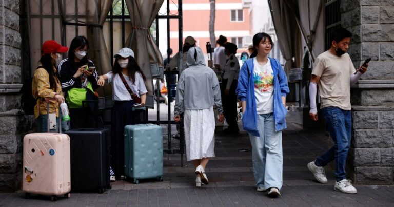 تضخم الشهادات وكورونا صعوبات تواجه طلاب الصين في سوق العمل الصين تراهن على "اقتصاد الجو" للنمو: هيمنة على إنتاج المسيرات