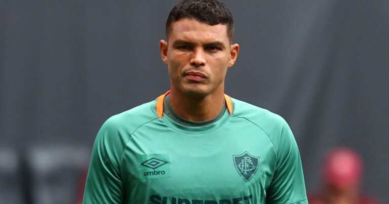 حارس فلومينينسي يتحدى متلازمة نادرة ويلعب بعمر 44 عاماً