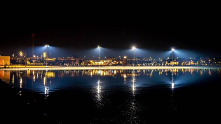 جزيرة الحديريات تفتح أول شاطئ ليلي في أبوظبي جزيرة الحديريات تفتح أول شاطئ ليلي في أبوظبي