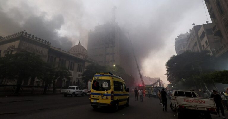 مصر.. حريق هائل في سنترال رمسيس يؤثر على خدمات الإنترنت بالقاهرة