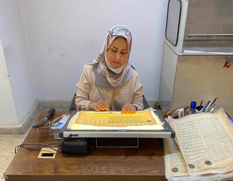 دار الكتب والوثائق تنجز ترميم أكثر من 2000 وثيقة خلال النصف الأول من 2025