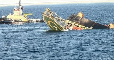 شاهد لحظة غرق حفار البترول العملاق فى البحر الأحمر.. فيديو الحفار الغارق