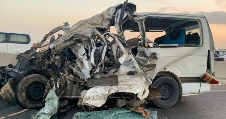 مصر.. 4 وفيات و22 إصابة في انقلاب بارجة بحرية بخليج السويس