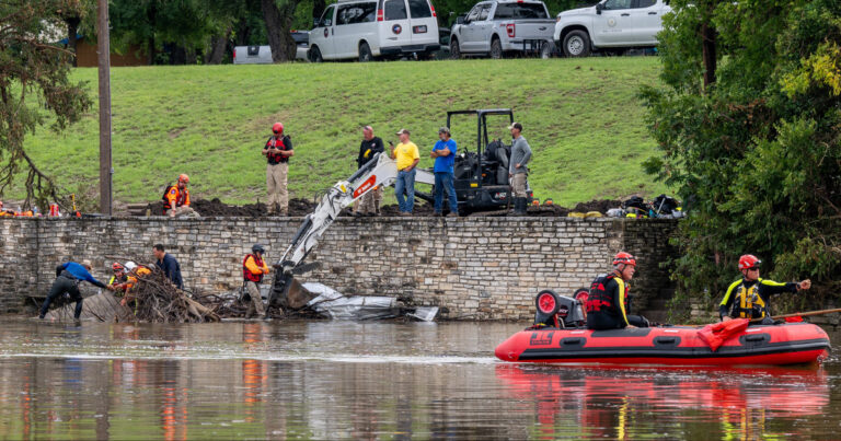 عدد الانخفاضات المفقودة إلى 3 في مقاطعة كير الصلبة في أعقاب فيضانات تكساس عدد الانخفاضات المفقودة إلى 3 في مقاطعة كير الصلبة في أعقاب فيضانات تكساس