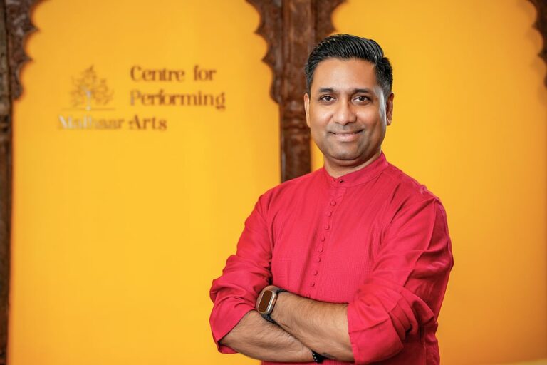 فرقة Malhaar لتمثيل الإرث الثقافي في الإمارات العربية المتحدة في قاعة كارنيجي ، نيويورك فرقة Malhaar لتمثيل الإرث الثقافي في الإمارات العربية المتحدة في قاعة كارنيجي ، نيويورك