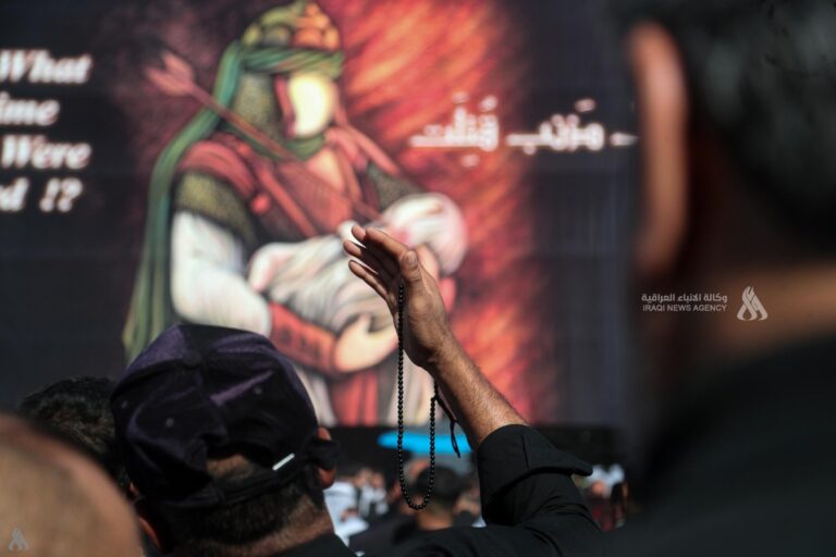 مشاهد من جموع المعزّين في ذكرى استشهاد الإمام الحسين عليه السلام في كربلاء المقدسة مشاهد من جموع المعزّين في ذكرى استشهاد الإمام الحسين عليه السلام في كربلاء المقدسة