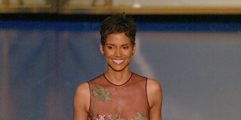 مصممو الأزياء العرب يرسمون أناقة نجمات الأوسكار على مر السنين وهذه اختيارات لفتتنا حملت بصمتهم المميزة