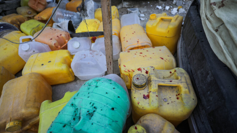 معاناة أهالي غزة في الحصول على مياه صالحة للشرب | سياسة