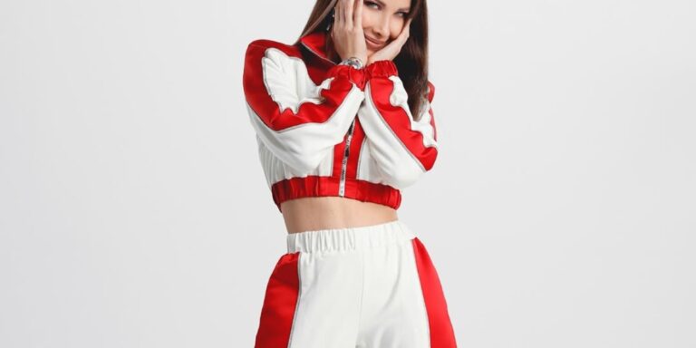 نانسي عجرم تُغيّر مفهوم الموضة بألبومها “نانسي 11”.. جرأة وتصاميم شبابية مبتكرة نانسي عجرم تُغيّر مفهوم الموضة بألبومها "نانسي 11".. جرأة وتصاميم شبابية مبتكرة