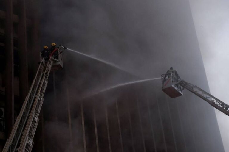 نيران سنترال رمسيس تشعل "سوشيال ميديا" المصريين