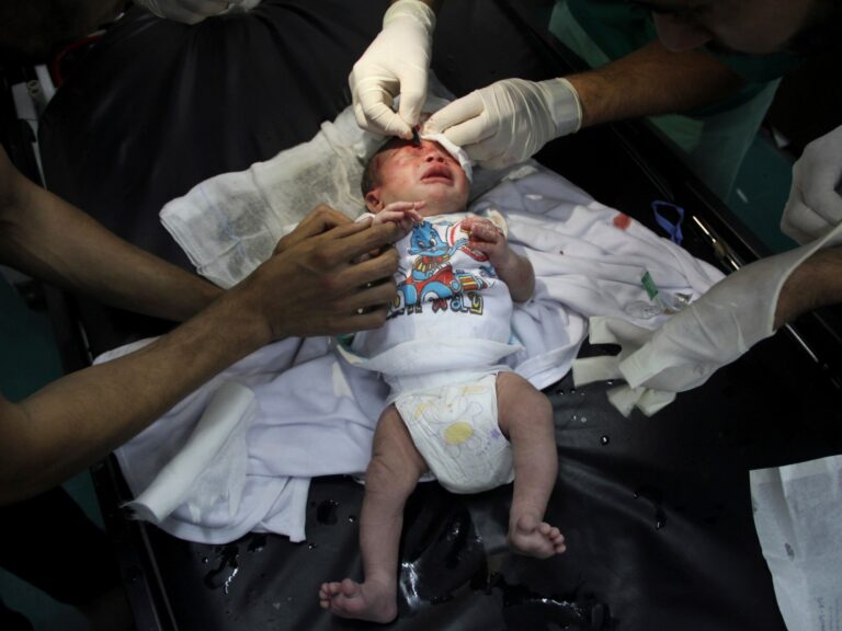 وثائقي عن أطباء غزة يفجّر أزمة داخل بي بي سي حول "الحياد والانحياز" | سياسة