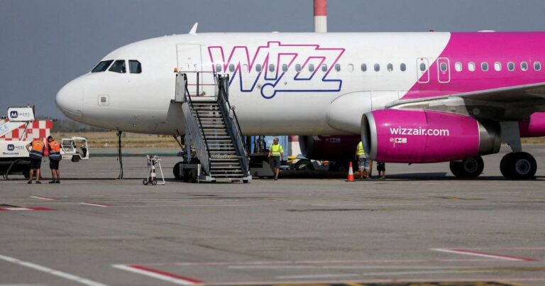 “ويز إير” تعلق رحلاتها من أبوظبي لضبط التكاليف تسريب ضخم لبيانات عملاء الخطوط الأسترالية Qantas