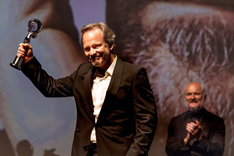 يشيد مهرجان Karlovy 59th Karlovy بالجيش Bartoška يشيد مهرجان Karlovy 59th Karlovy بالجيش Bartoška