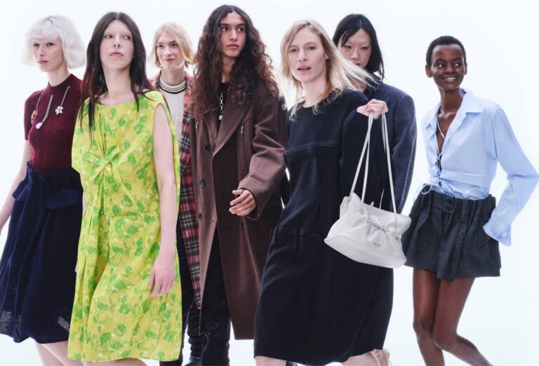 أخبار الموضة
                        تفاصيل حملة “برادا” Prada لخريف وشتاء 2025 – 2026 
                        
                            14 آب 2025 أخبار الموضة
                        تفاصيل حملة "برادا" Prada لخريف وشتاء 2025 - 2026 
                        
                            14 آب 2025