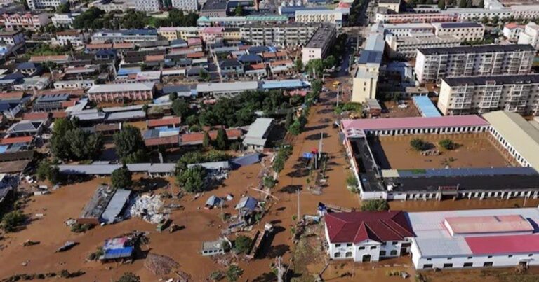 أمطار الصين.. سيول كارثية توسّع نطاق التأهب وإجلاء الآلاف أمطار الصين تودي بحياة 44 وتضرر 300 ألف شخص