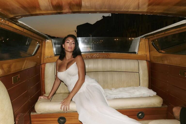 إطلالات المشاهير
                         جورجينا رودريغيز تختار الموضة الجريئة في مختلف قطع الملابس
                        
                            13 آب 2025 إطلالات المشاهير
                         جورجينا رودريغيز تختار الموضة الجريئة في مختلف قطع الملابس
                        
                            13 آب 2025