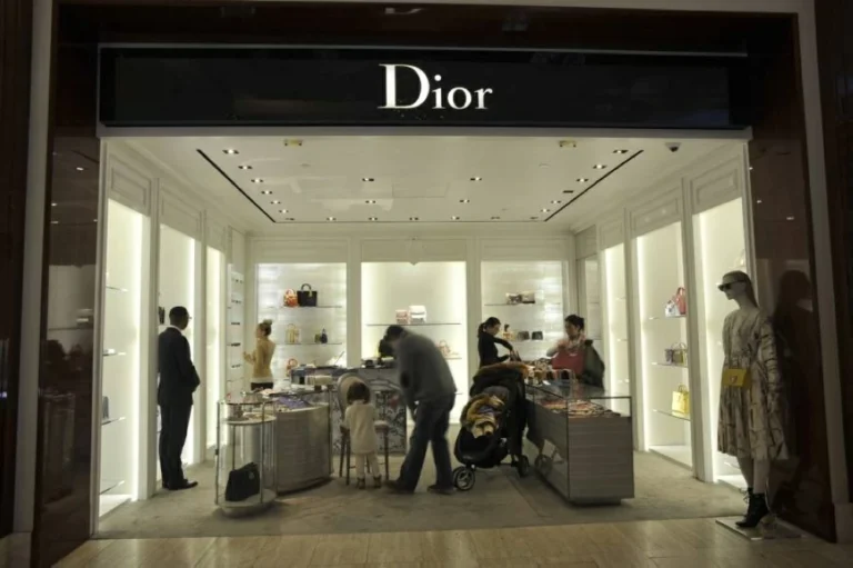 إلى متى يستطيع الأغنياء دعم الإنفاق الاستهلاكي الأميركي؟ : CNN الاقتصادية إلى متى يستطيع الأغنياء دعم الإنفاق الاستهلاكي الأميركي؟