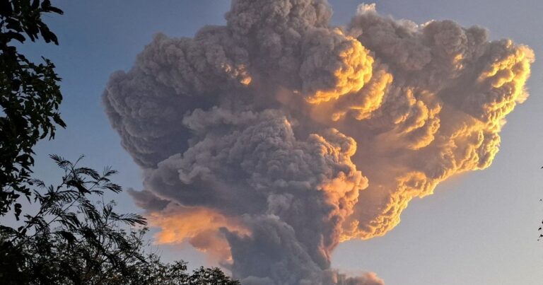 آيسلندا.. ثوران بركان للمرة الـ 12 منذ 2021 في "أرض الجليد والنار"