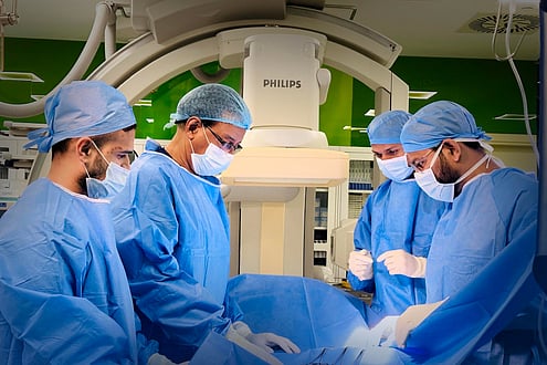 “استعادت حياتي”: تم حفظ المغتربين الإماراتي بعد العمليات الجراحية المتعددة لحالة وراثية نادرة "استعادت حياتي": تم حفظ المغتربين الإماراتي بعد العمليات الجراحية المتعددة لحالة وراثية نادرة