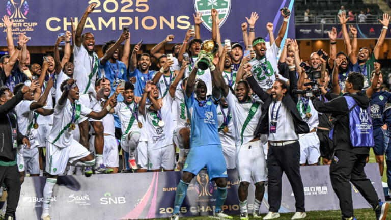 الأهلي يحرز لقب كأس السوبر السعودي على حساب النصر بركلات الترجيح الأهلي يحرز لقب كأس السوبر السعودي على حساب النصر بركلات الترجيح