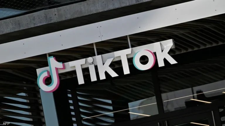 الحبس لـ8 من مشاهير "البلوغرز" بتهم خدش الحياء وحيازة مخدرات وأسلحة » وكالة بغداد اليوم الاخبارية