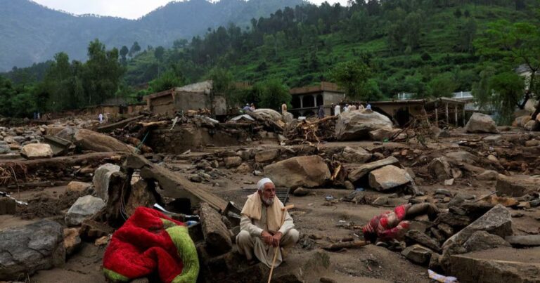 باكستان.. ارتفاع حصيلة ضحايا الأمطار الغزيرة والسيول إلى أكثر من 300