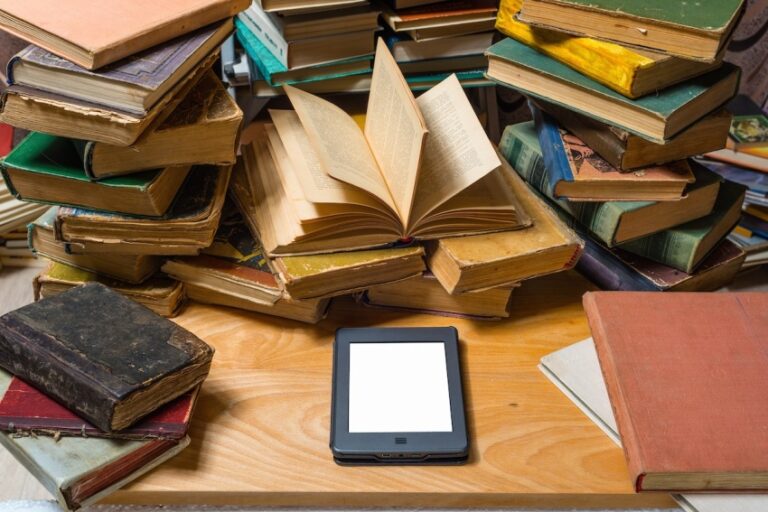 “الكتاب الورقي” الأصل الذي لا يندثر في زمن التكنولوجيا » وكالة بغداد اليوم الاخبارية "الكتاب الورقي" الأصل الذي لا يندثر في زمن التكنولوجيا » وكالة بغداد اليوم الاخبارية
