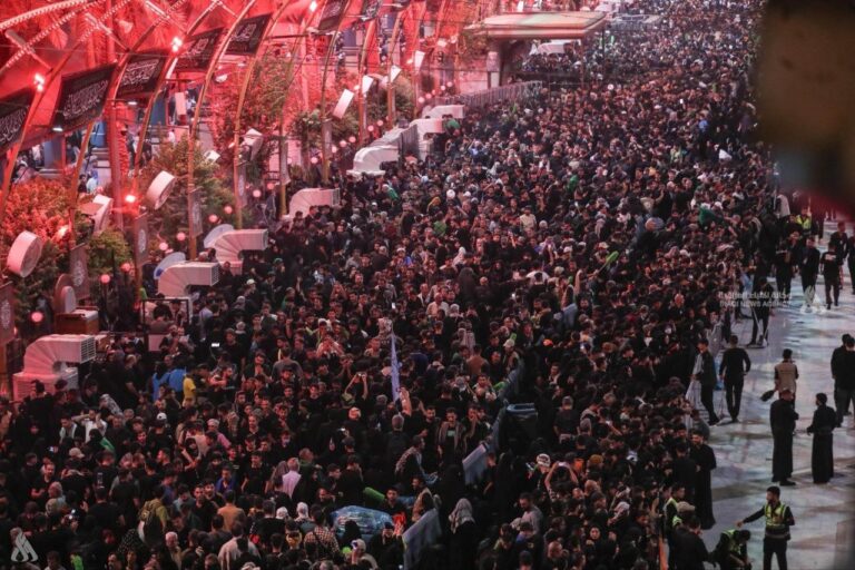 بالصور.. الحشود المليونية عند قبلة الأحرار