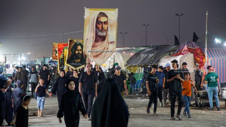 بالصور.. جموع الزائرين تستمر بالزحف نحو أبي الأحرار بالصور.. جموع الزائرين تستمر بالزحف نحو أبي الأحرار