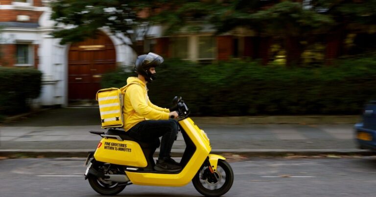 الأول في العالم.. بريطانيا تطلق نظام عقوبات يستهدف عصابات الهجرة