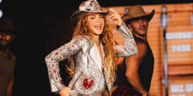 بين الستايل الاستعراضي والكاجوال.. شاكيرا تعبر عن أناقتها هذا الصيف بأسلوب مرح بين الستايل الاستعراضي والكاجوال.. شاكيرا تعبر عن أناقتها هذا الصيف بأسلوب مرح