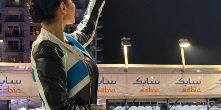 تنسيقات رياضية تُفضّلها جورجينا رودريغيز وأحدثها إطلالتها في بطولة الفورمولا بجدّة تنسيقات رياضية تُفضّلها جورجينا رودريغيز وأحدثها إطلالتها في بطولة الفورمولا بجدّة