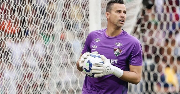 حارس فلومينينسي يعادل رقم شيلتون التاريخي في عدد المباريات مدرب توتنهام: يجب أن نتعامل بذكاء مع الاستثنائي ريتشارليسون