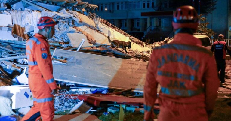 زلزال بقوة 6.1 درجة يضرب باليكسير في تركيا تركيا تجلي الآلاف من السكان بسبب حرائق الغابات