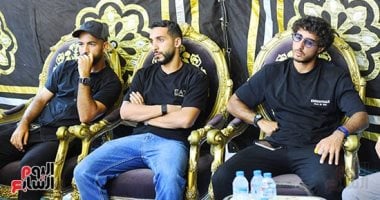 ساعات غامضة لا تعرض الوقت تنتشر بين لاعبى الأهلى.. إيه هي؟! الساعات الذكية مع لاعبي الأهلي في عزاء والد الشناوي