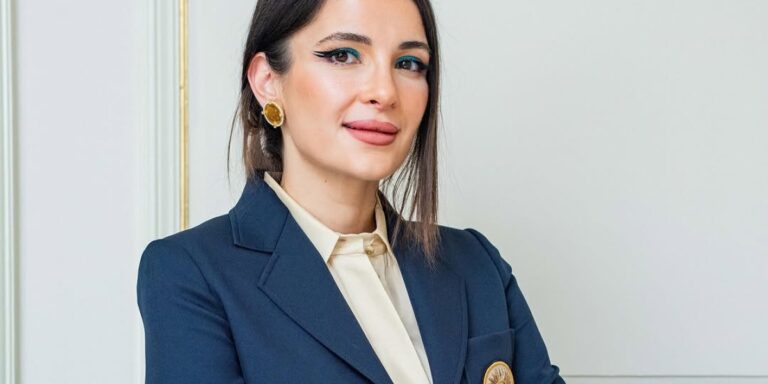 في عيد ميلاد شام الذهبي... كيف تطوّر أسلوبها من أزياء المناسبات إلى الإطلالات اليومية