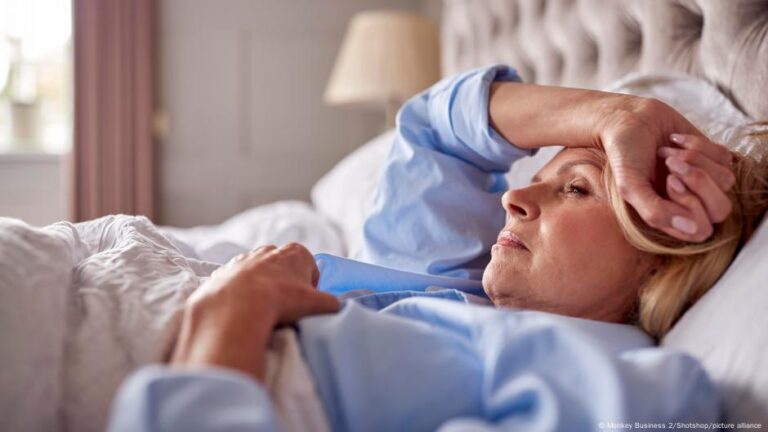 في قلب الليل .. "ساعة الذئب" توقظنا من أعماق النوم! – DW – 2025/8/18