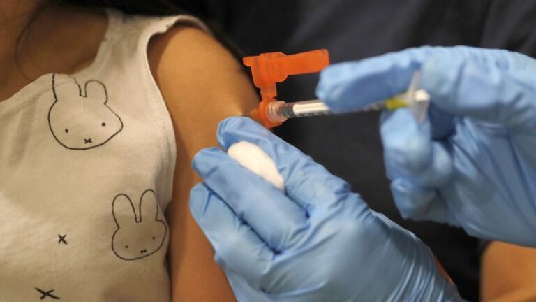 قد يكون تطعيم الأطفال الصغار ضد Covid-19 أكثر تحديا لموسم الفيروسات التنفسية هذا