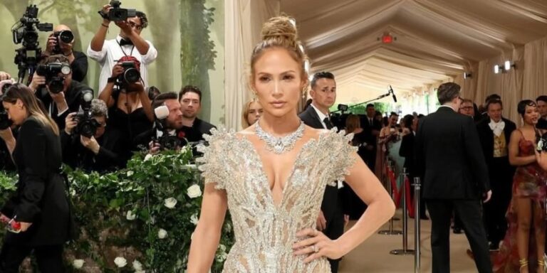 كوني مبهرة بالإطلالات البراقة على خطى جينيفر لوبيز تزامنًا مع قرب إحياء حفلها بأبو ظبي كوني مبهرة بالإطلالات البراقة على خطى جينيفر لوبيز تزامنًا مع قرب إحياء حفلها بأبو ظبي