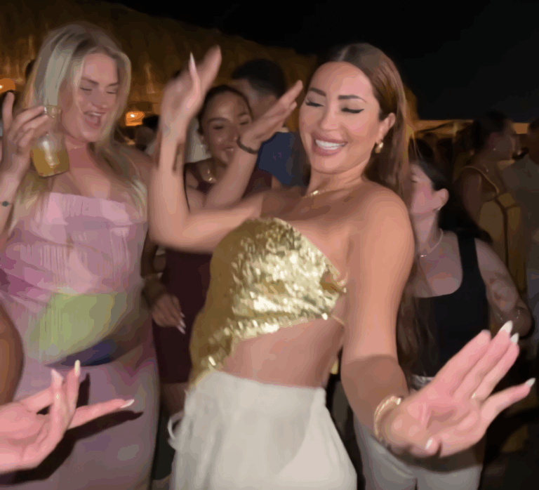 نسرين طافش تحبس الأنفاس بإطلالة بالمايوه ورقصها في الساحل الشمالي (فيديو)