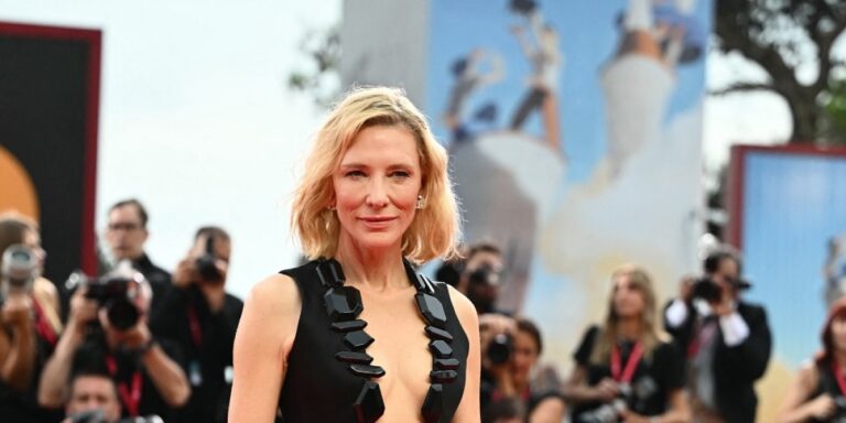 هايدي كلوم وابنتها بأزياء متشابهة وكيت بلانشيت تظهر بفستان ارتدته منذ 3 سنوات.. نظرة على إطلالات نجمات افتتاح مهرجان فينيسيا 2025