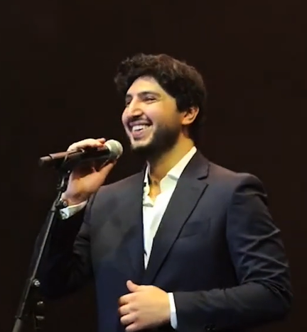 بين الوفاء والفن.. محمد فضل شاكر يفتتح موازين بدعاء مؤثر لوالده