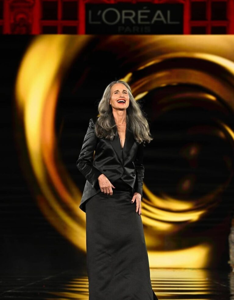 أسابيع الموضة
                        عرض L’Oréal Paris.. إطلالات متنوعة باللون الأسود 
                        
                            30 أيلول 2025 أسابيع الموضة
                        عرض L'Oréal Paris.. إطلالات متنوعة باللون الأسود 
                        
                            30 أيلول 2025