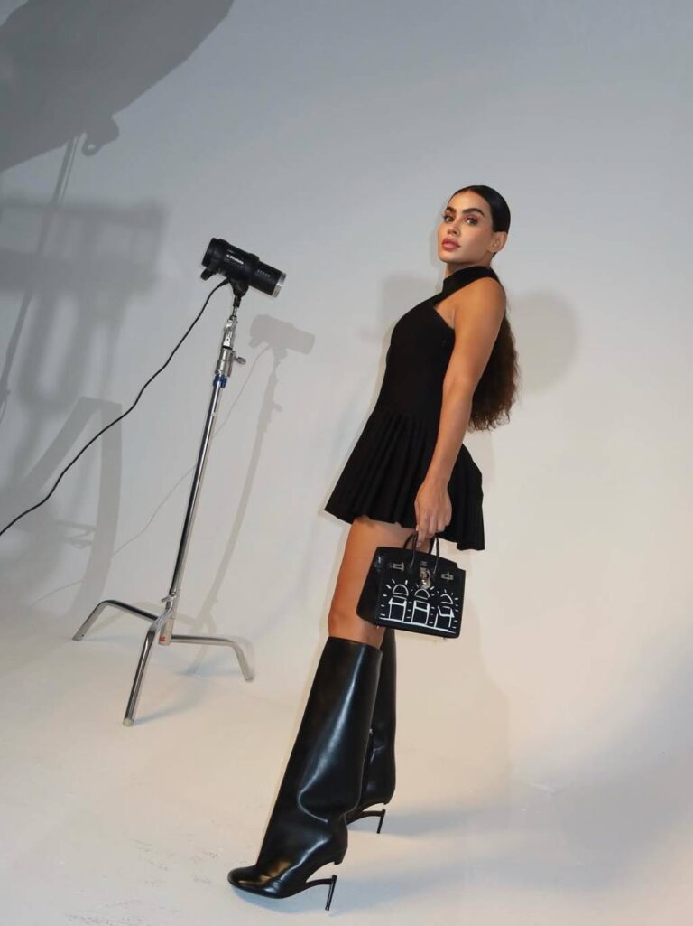 إطلالات المشاهير
                        الدكتورة يومي تستعرض حقيبتها الوحيدة من Hermès
                        
                            24 أيلول 2025 إطلالات المشاهير
                        الدكتورة يومي تستعرض حقيبتها الوحيدة من Hermès
                        
                            24 أيلول 2025