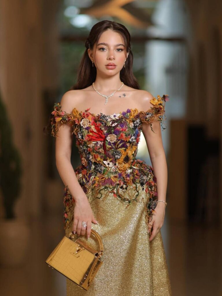 إطلالات المشاهير
                        بيسان إسماعيل تضجّ جمالاً بفستان مزيّن بالورود
                        
                            22 أيلول 2025