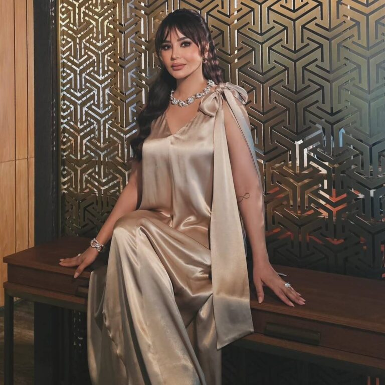 إطلالات المشاهير
                        لجين عمران تتألق بفستان ذهبي أنثوي بلمسات فاخرة
                        
                            20 أيلول 2025 إطلالات المشاهير
                        لجين عمران تتألق بفستان ذهبي أنثوي بلمسات فاخرة
                        
                            20 أيلول 2025