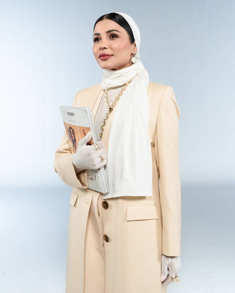 إطلالات المشاهير
                        مهيرة عبد العزيز بإطلالة أنيقة بعباءة بيج بلمسات عصرية
                        
                            22 أيلول 2025 إطلالات المشاهير
                        مهيرة عبد العزيز بإطلالة أنيقة بعباءة بيج بلمسات عصرية
                        
                            22 أيلول 2025