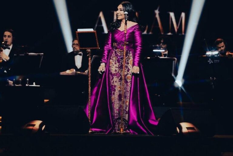 إطلالات النجوم
                        أحلام تخطف الأنظار بفستانها الأنيق في جدة
                        
                            14 أيلول 2025